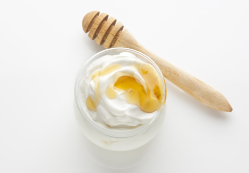 Hỗn hợp mặt nạ mật ong sữa chua không đường giúp dưỡng ẩm, chăm sóc da, làm sáng da