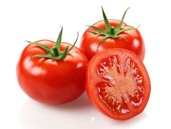 Cà chua chín dưỡng da, trị mụn hiệu quả