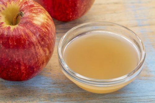 Giấm táo có tác dụng làm sạch bã nhờn trên da, ngăn ngừa mụn
