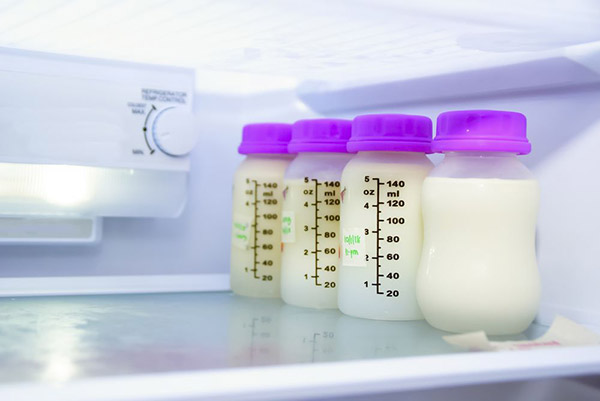 Sữa mẹ là nguồn dinh dưỡng cực tốt cho làn da