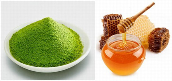 Bột trà xanh và mật ong là sự kết hợp hoàn hảo để đánh bay các vết nám