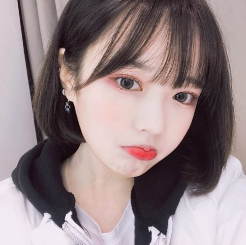 kiểu tóc bob ngắn mái thưa