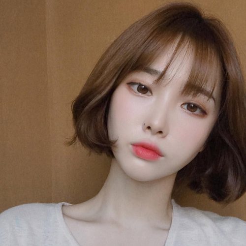 Mãu tóc bob ngắn mái thưa uốn cup