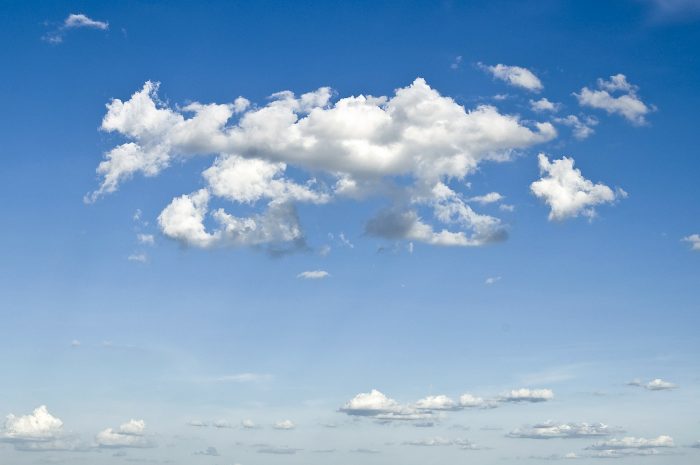 Mặt Trăng Những Đám Mây Đầu Tiên  Ảnh miễn phí trên Pixabay