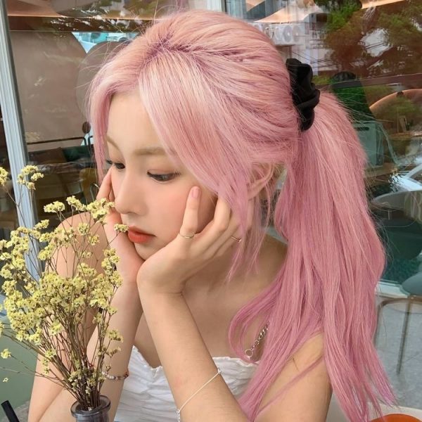 Màu tóc hồng của Hyewon