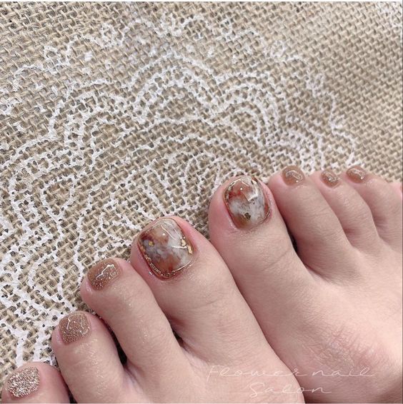 35 mẫu sơn móng chân màu nâu tây xinh xắn giúp nâng tông da